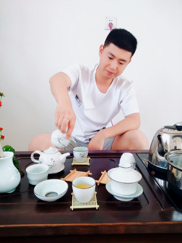 日月的第一张照片--唐山闪婚服务中心